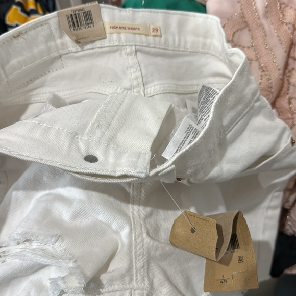 NWT Levi’s white high rise slim through hip shorts - Picture 14 of 16